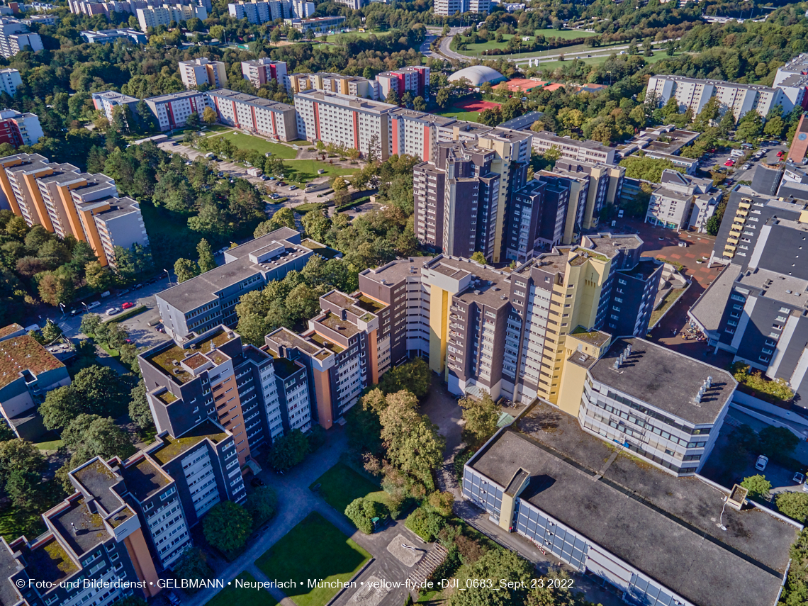 23.09.2022 - Karl-Marx-Ring 53-53c und Studentenwohnheim und Marx-Zentrum in Neuperlach